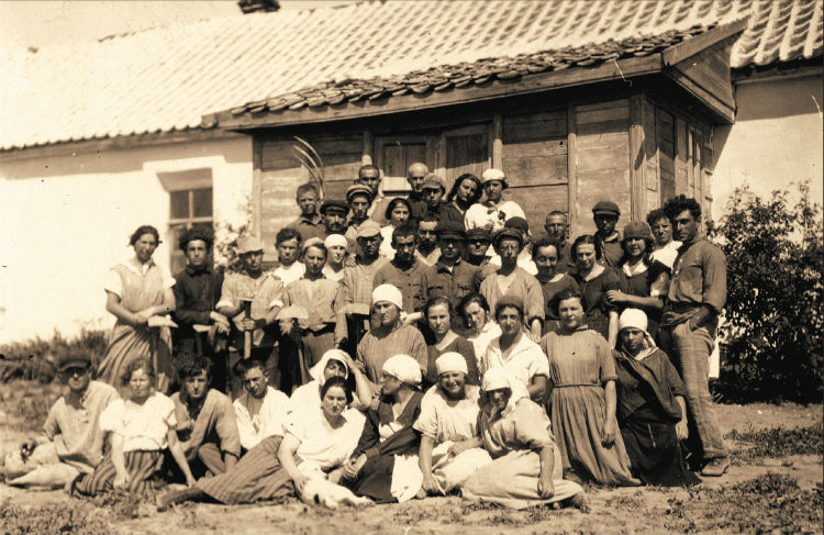 Members of the Tel Chai commune (renamed “October” in 1928), Crimea, 1920s. 